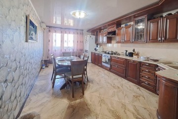 Фото №1: 3-комнатная квартира 100 м² - Краснодар, мкр. Юбилейный, ул. Рождественская набережная, 51