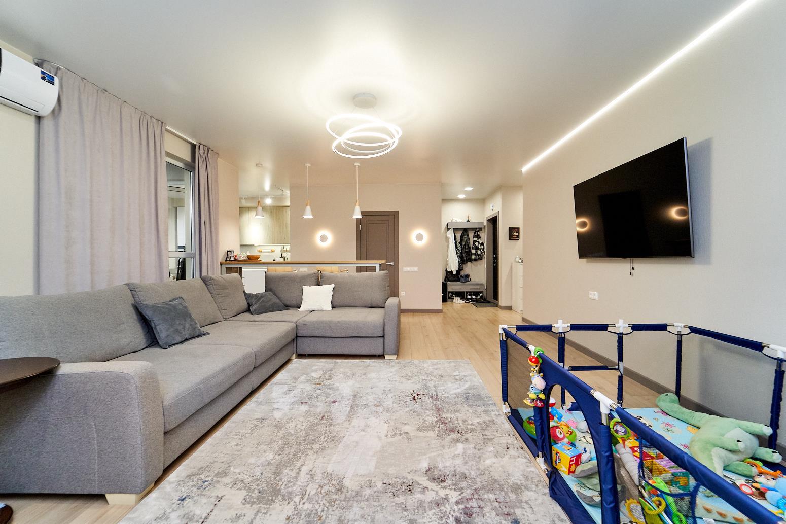 Фото №1: 2-комнатная квартира 74 м² - Краснодар, Карасунский внутригородской округ, Хлопчато-бумажный Комбинат, мкр. жилой комплекс Фамилия, ул. Старокубанская, 124