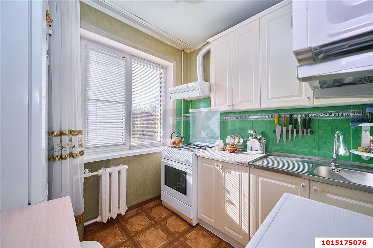 Фото №6: 3-комнатная квартира 53 м² - Краснодар, Центральный внутригородской округ, мкр. Центральный, ул. Коммунаров, 205