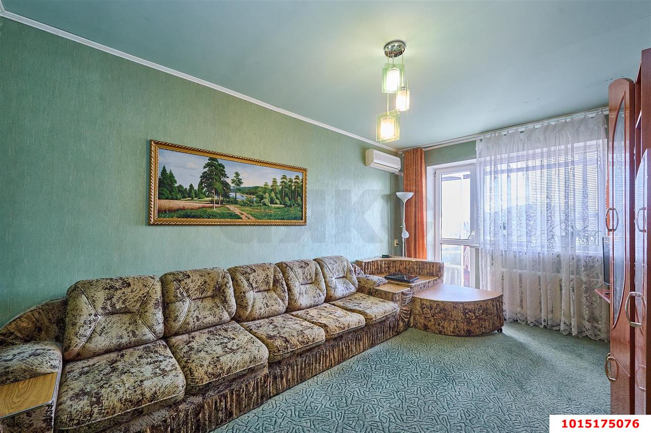 Фото №1: 3-комнатная квартира 53 м² - Краснодар, Центральный внутригородской округ, мкр. Центральный, ул. Коммунаров, 205