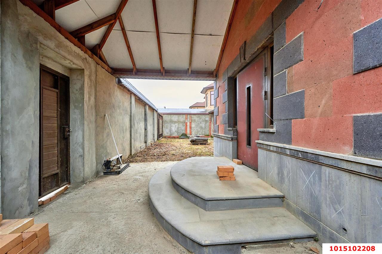 Фото №2: Дом 291 м² + 8 сот. - Краснодар, Прикубанский внутригородской округ, мкр. Горхутор, ул. Яхонтовая