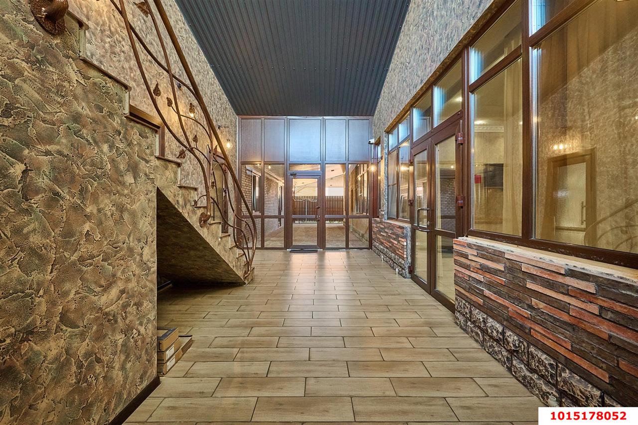 Фото №48: Коммерция 830 м² - Новотитаровская, ул. Королёва, 42