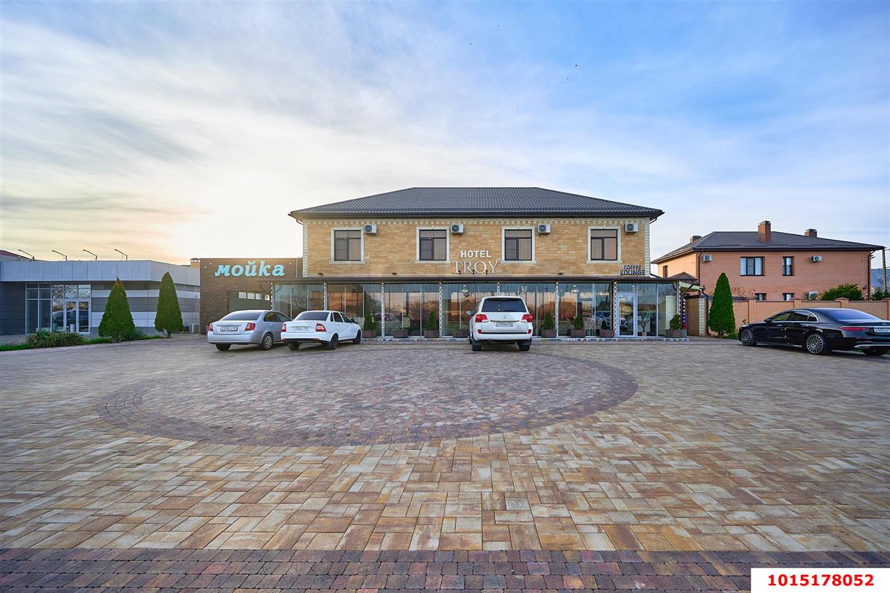 Фото №2: Коммерция 830 м² - Новотитаровская, ул. Королёва, 42