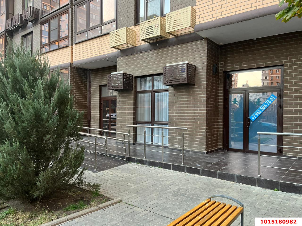 Фото №3: Торговое помещение 48 м² - Краснодар, жилой комплекс Маршал, ул. Гаражная, 87