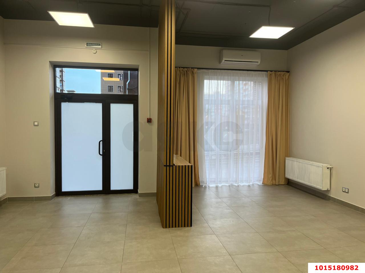 Фото №6: Торговое помещение 48 м² - Краснодар, жилой комплекс Маршал, ул. Гаражная, 87