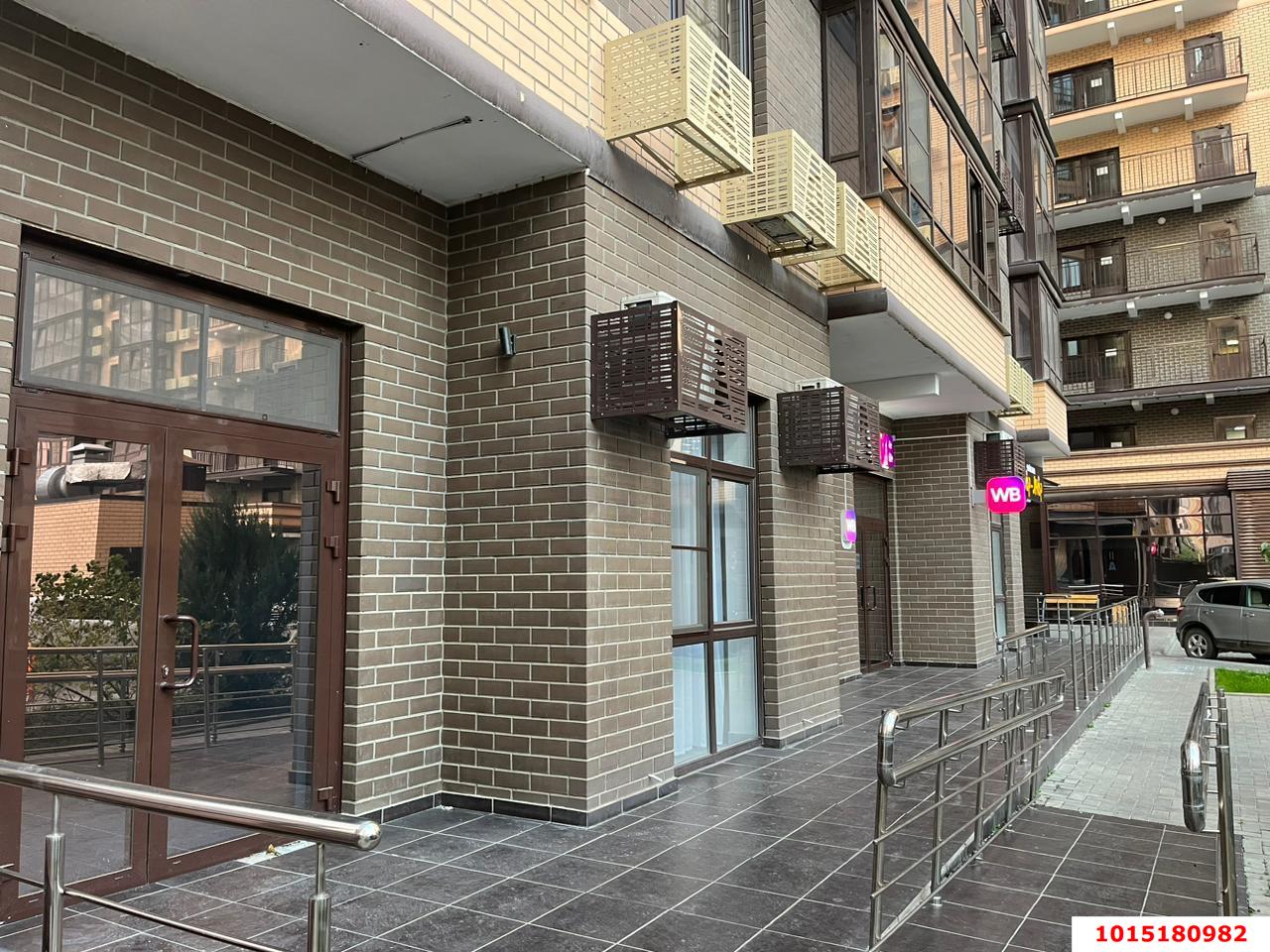 Фото №2: Торговое помещение 48 м² - Краснодар, жилой комплекс Маршал, ул. Гаражная, 87