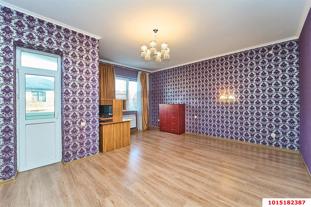 Фото №5: Дом <span class="whitespace-nowrap">152 м²</span> <span class="whitespace-nowrap">+ 2 сот.</span>, <span class="whitespace-nowrap">2 эт.</span> - Краснодар, Прикубанский внутригородской округ, мкр. Сады Калинина, ул. Цветная, 43
