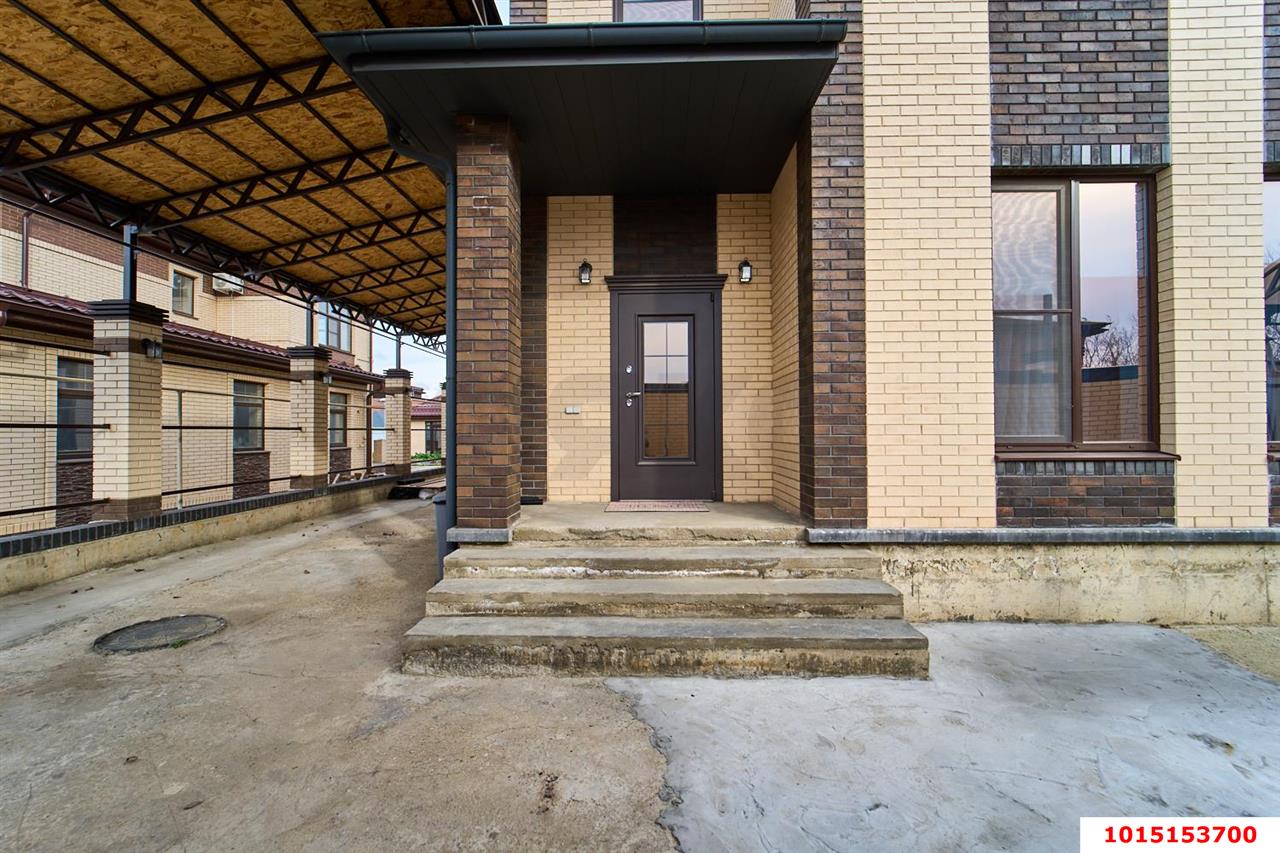 Фото №4: Дом 241 м² + 4 сот. - Краснодар, Прикубанский внутригородской округ, п. коттеджный  Зелёная Долина, ул. Нормандская, 14