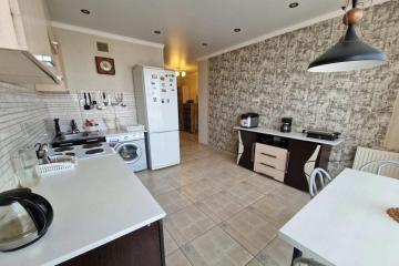 Фото №3: 2-комнатная квартира 57 м² - Берёзовый, мкр. Витаминкомбинат, ул. Декоративная, 1/5