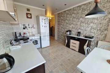 Фото №3: 2-комнатная квартира 57 м² - Берёзовый, мкр. Витаминкомбинат, ул. Декоративная, 1/5