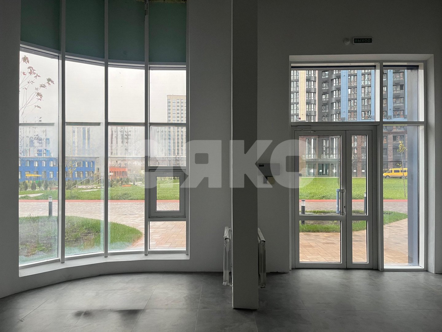 Фото №2: Коммерция 57 м² - Ростов-на-Дону, жилой комплекс Левобережье, ул. Бориса Слюсаря, 21с2