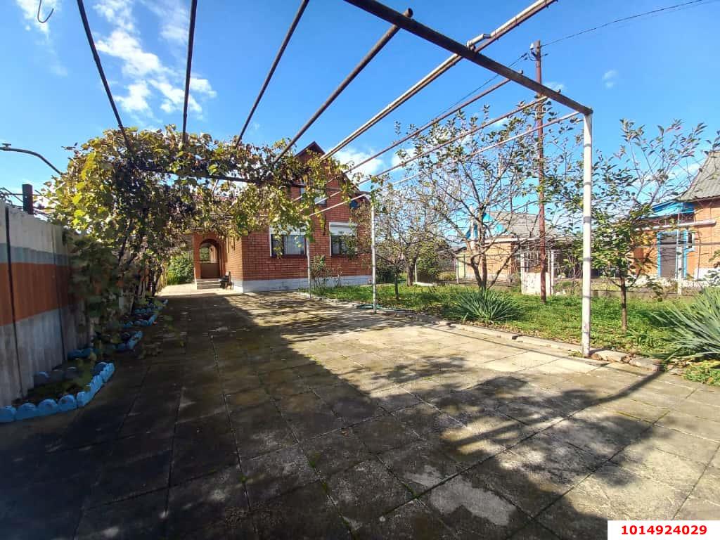 Фото №1: Дом 173 м² + 4.4 сот. - Апшеронск, ул. Дзержинского, 75