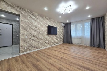 Фото №1: 2-комнатная квартира 56 м² - Краснодар, мкр. Комсомольский, ул. Уральская, 148