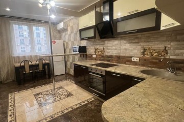 Фото №1: 2-комнатная квартира 74 м² - Краснодар, мкр. Завод Измерительных Приборов, ул. Зиповская, 34к1