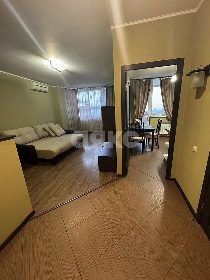 Фото №1: 1-комнатная квартира 40 м² - Ростов-на-Дону, Нахичевань, ул. Закруткина, 41-43