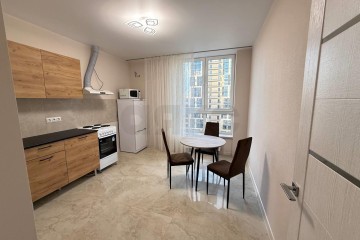 Фото №1: 1-комнатная квартира 38 м² - Краснодар, мкр. Черёмушки, ул. Обрывная, 132/1к17