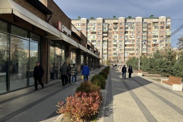 Фото №2: Торговое помещение 120 м² - Краснодар, мкр. Юбилейный, б-р Платановый, 3/1