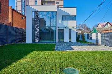 Фото №1: Дом 153 м² - Краснодар, мкр. Центральный, ул. Братьев Игнатовых, 175