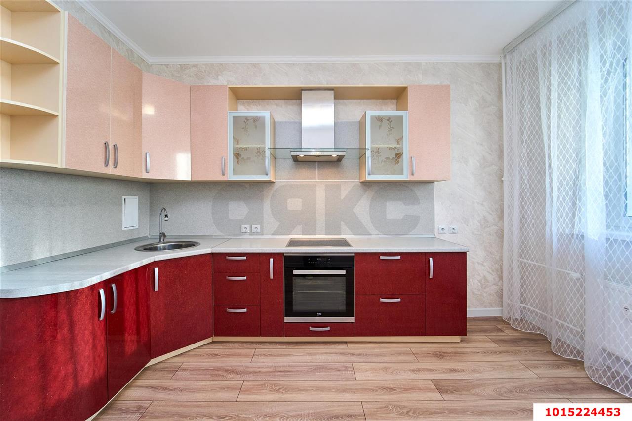 Фото №2: 2-комнатная квартира 65 м² - Краснодар, жилой комплекс Бауинвест, ул. имени 40-летия Победы, 184к2