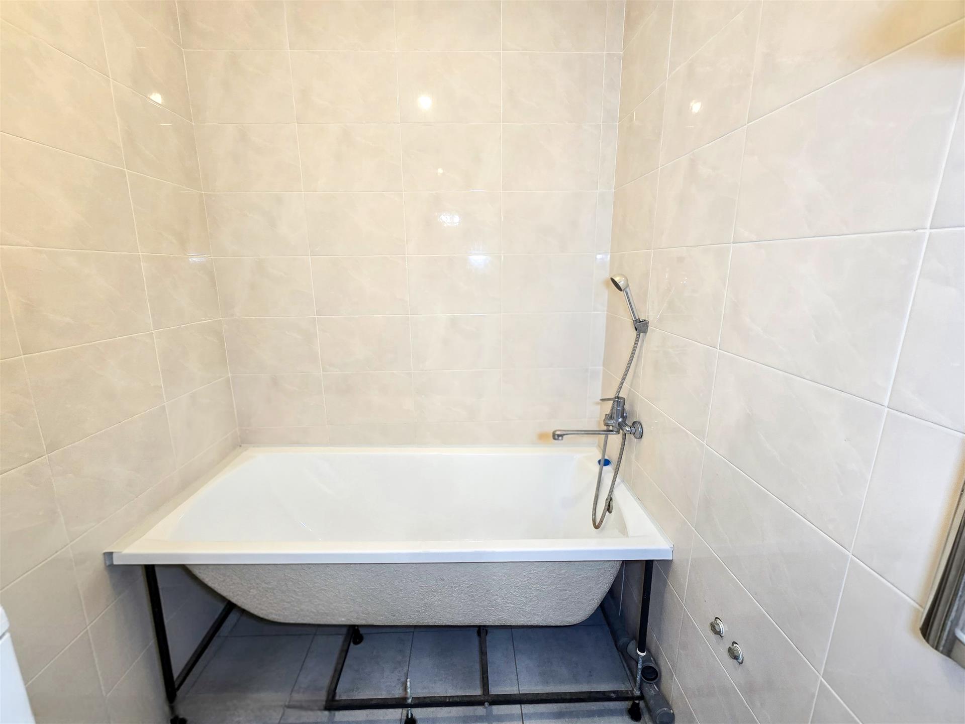 Фото №11: 2-комнатная квартира 69 м² - Краснодар, жилой комплекс Рассвет, Карасунский внутригородской округ, мкр. Гидростроителей, ул. Гидростроителей, 67