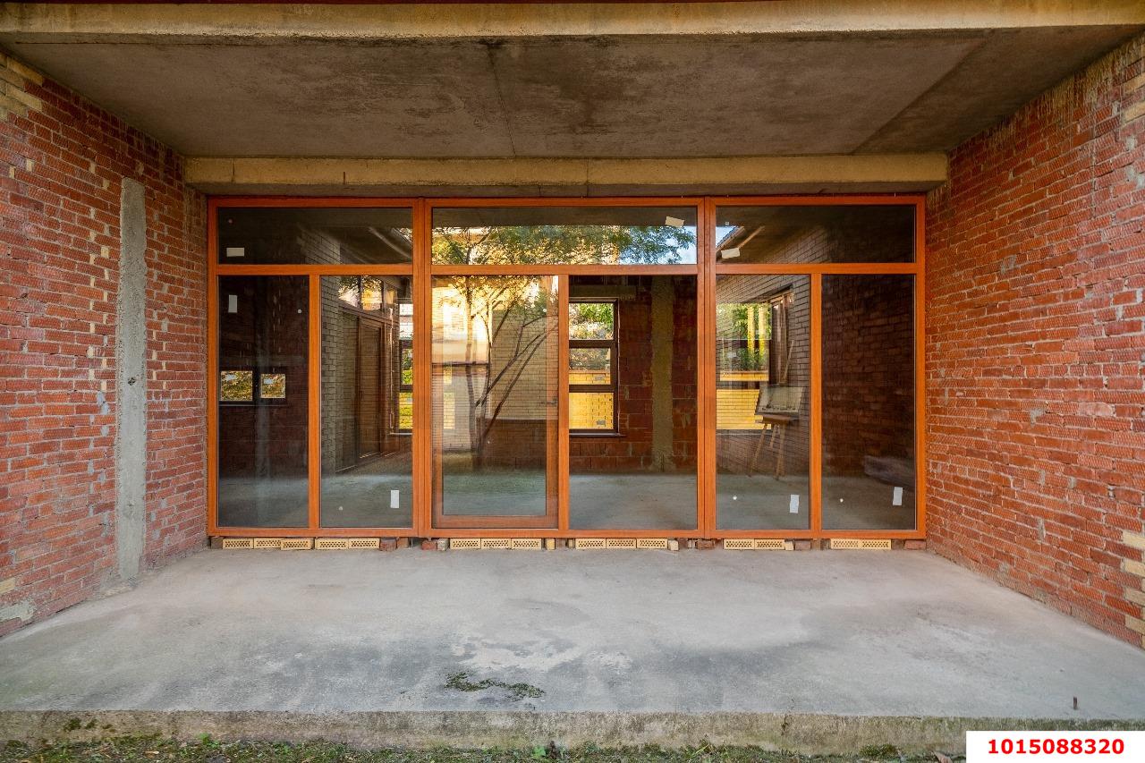 Фото №1: Дом 421 м² + 10 сот. - Краснодар, Калинино, имени Петра Метальникова, мкр. Прикубанский внутригородской округ, ул. Ивана Кожедуба, 27