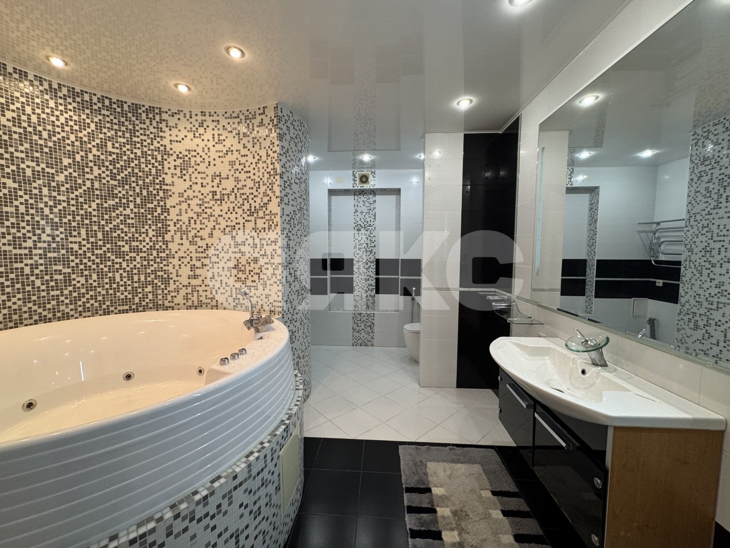 Фото №18: 4-комнатная квартира 196 м² - Нижнекамск, 35А, пр-кт Химиков, 7