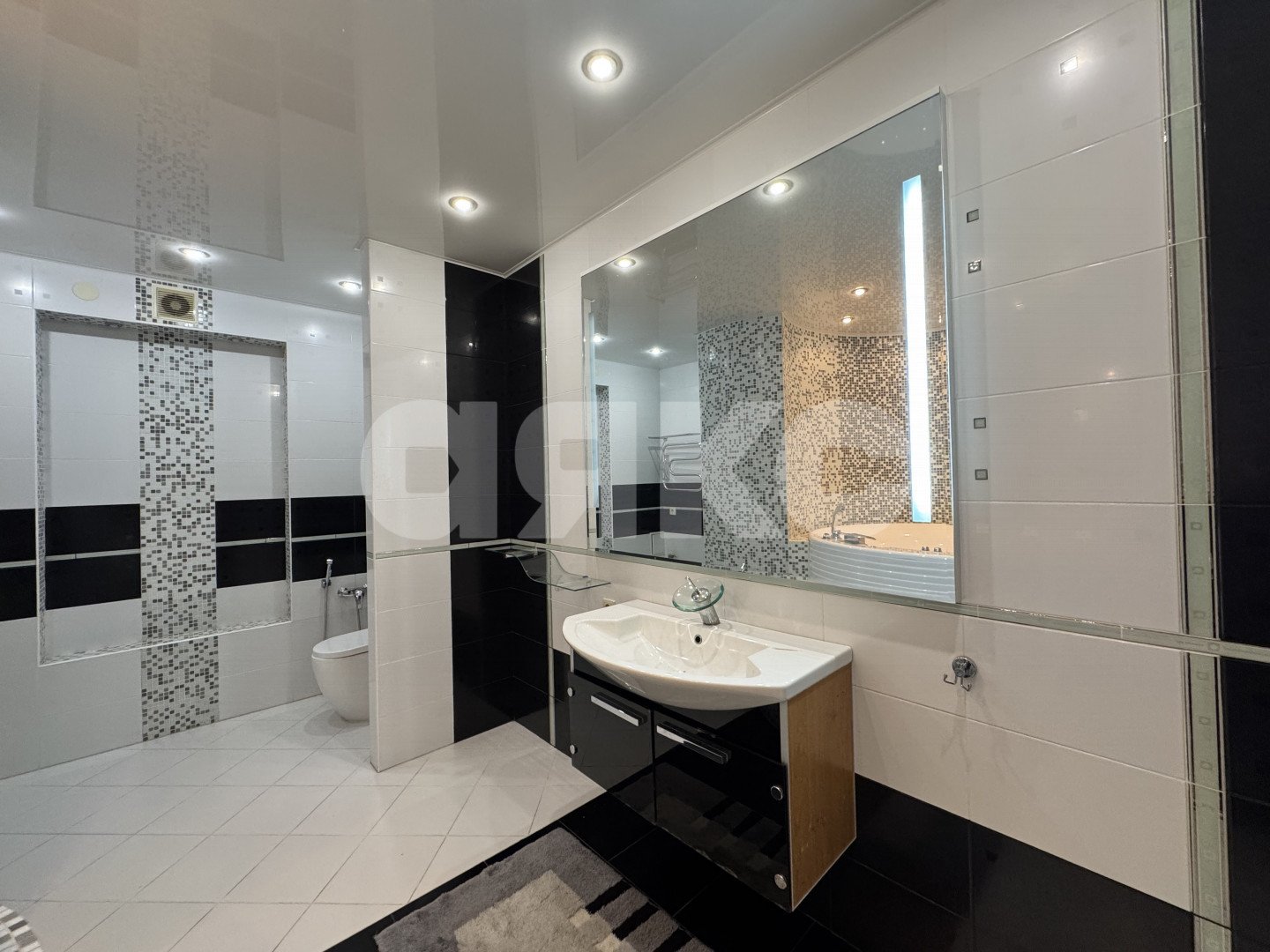 Фото №20: 4-комнатная квартира 196 м² - Нижнекамск, 35А, пр-кт Химиков, 7