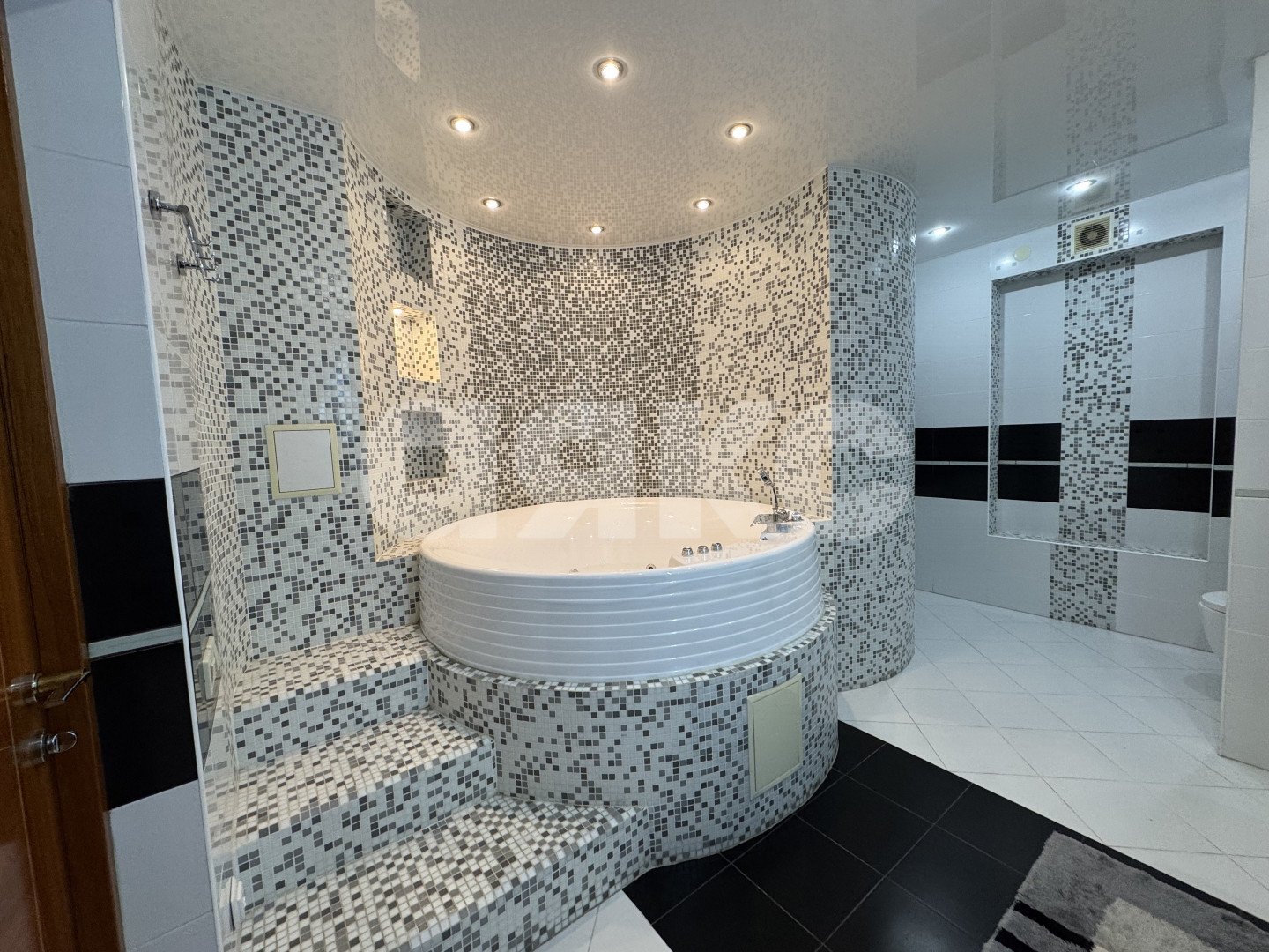 Фото №17: 4-комнатная квартира 196 м² - Нижнекамск, 35А, пр-кт Химиков, 7