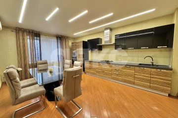 Фото №1: 4-комнатная квартира 196 м² - Нижнекамск, мкр. 35А, пр-кт Химиков, 7