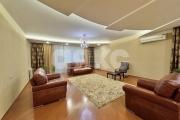 Фото №2: 4-комнатная квартира 196 м² - Нижнекамск, мкр. 35А, пр-кт Химиков, 7