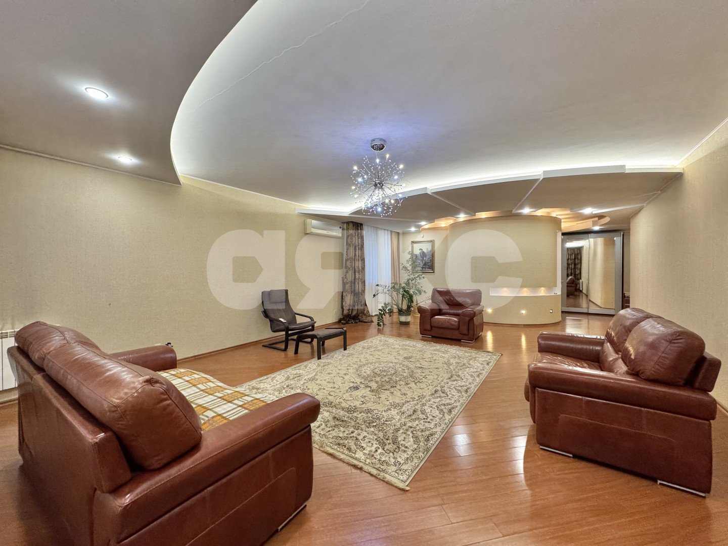 Фото №1: 4-комнатная квартира 196 м² - Нижнекамск, 35А, пр-кт Химиков, 7