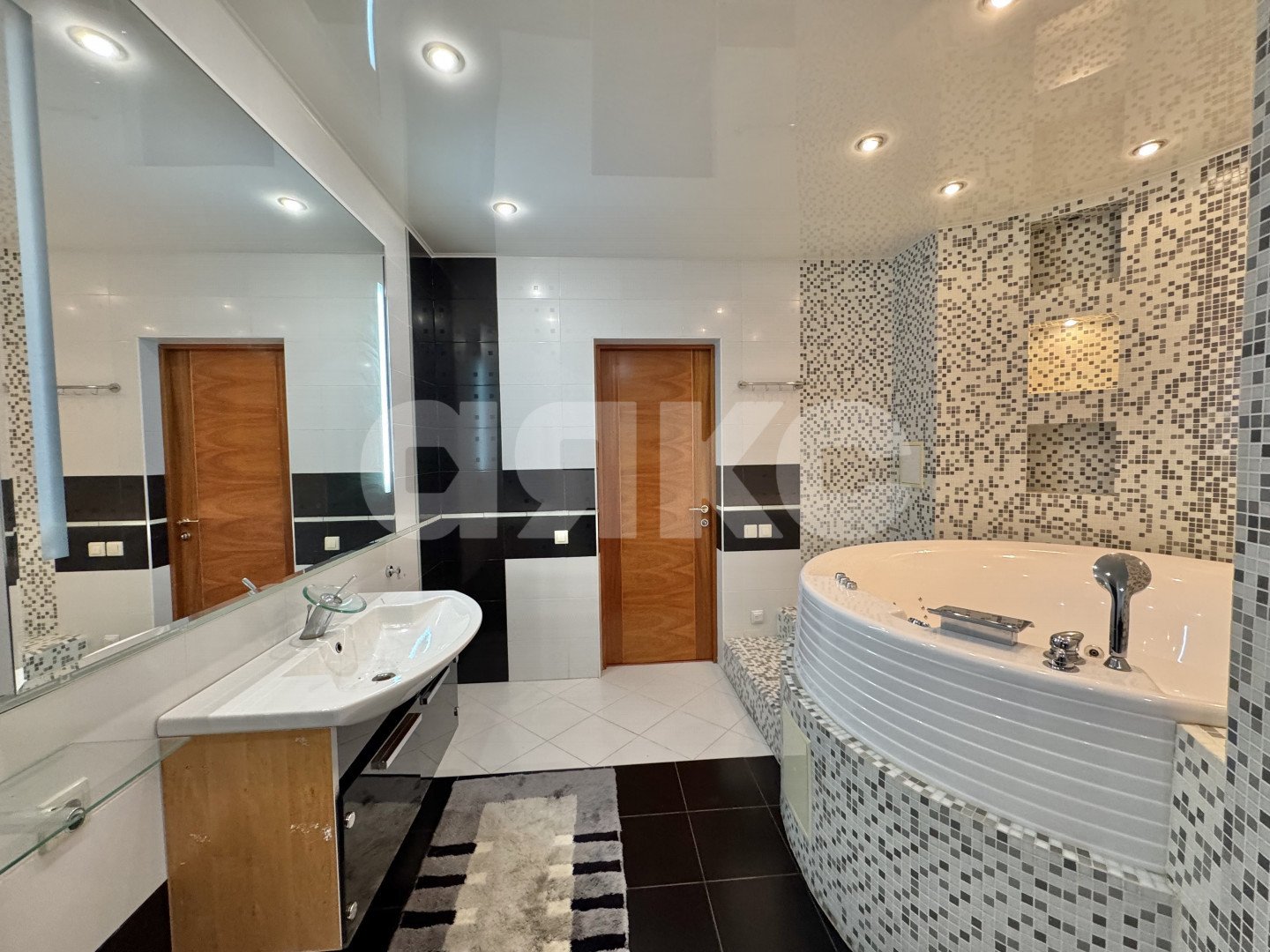 Фото №19: 4-комнатная квартира 196 м² - Нижнекамск, 35А, пр-кт Химиков, 7