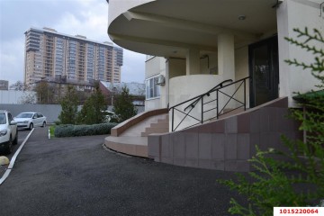 Фото №2: Торговое помещение 57 м² - Краснодар, мкр. Центральный, ул. Дмитриевская Дамба, 10