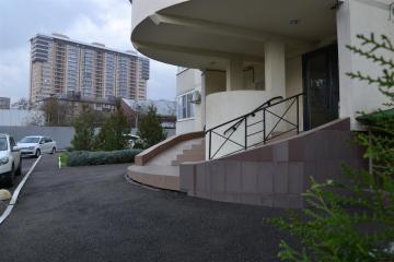 Фото №2: Коммерция 56 м² - Краснодар, мкр. Центральный, ул. Дмитриевская Дамба, 10