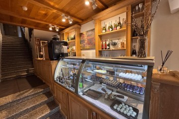 Фото №2: Торговое помещение 151 м² - Краснодар, мкр. Центральный, ул. Красная, 102