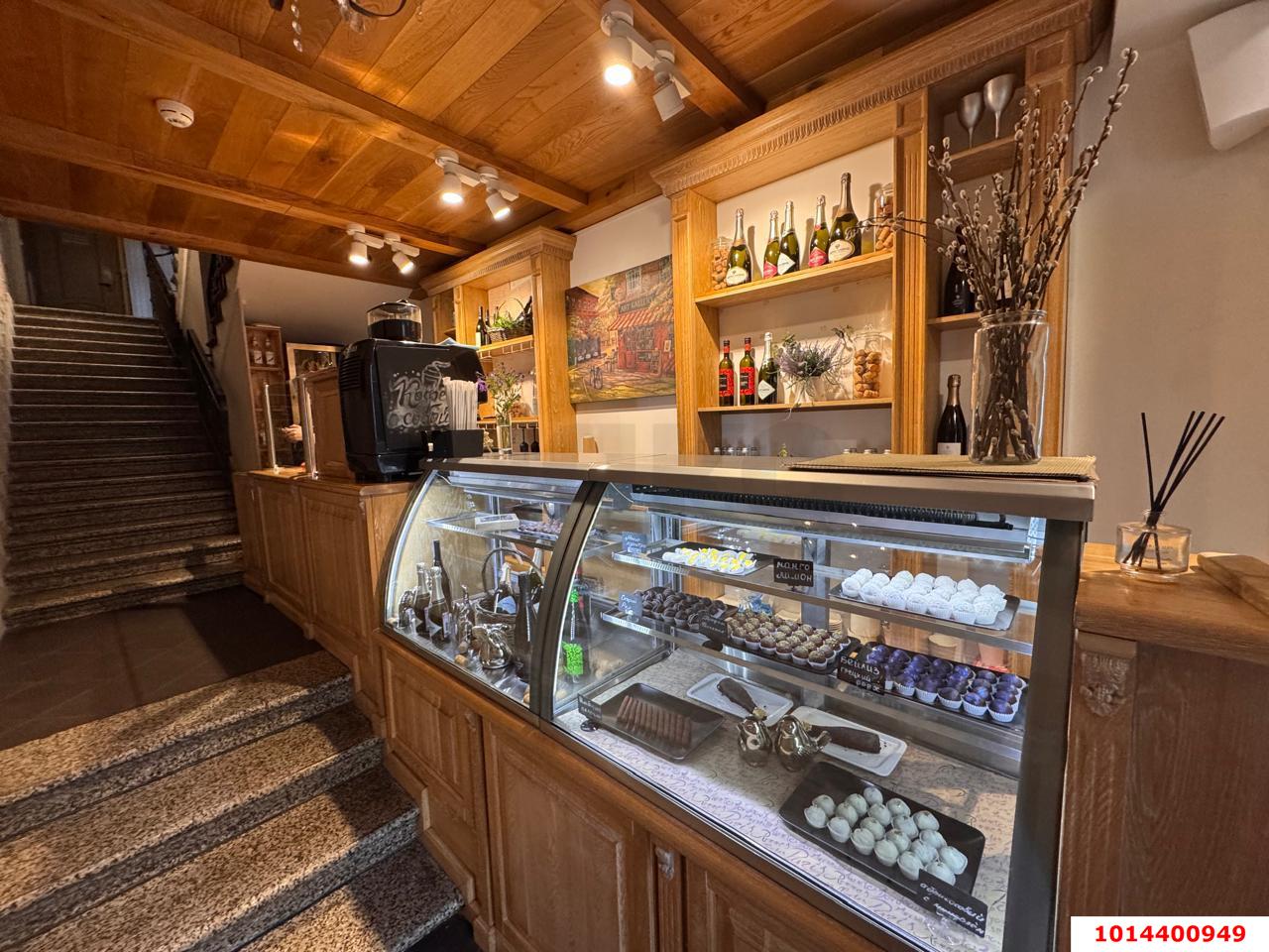 Фото №2: Торговое помещение 151 м² - Краснодар, Центральный, ул. Красная, 102