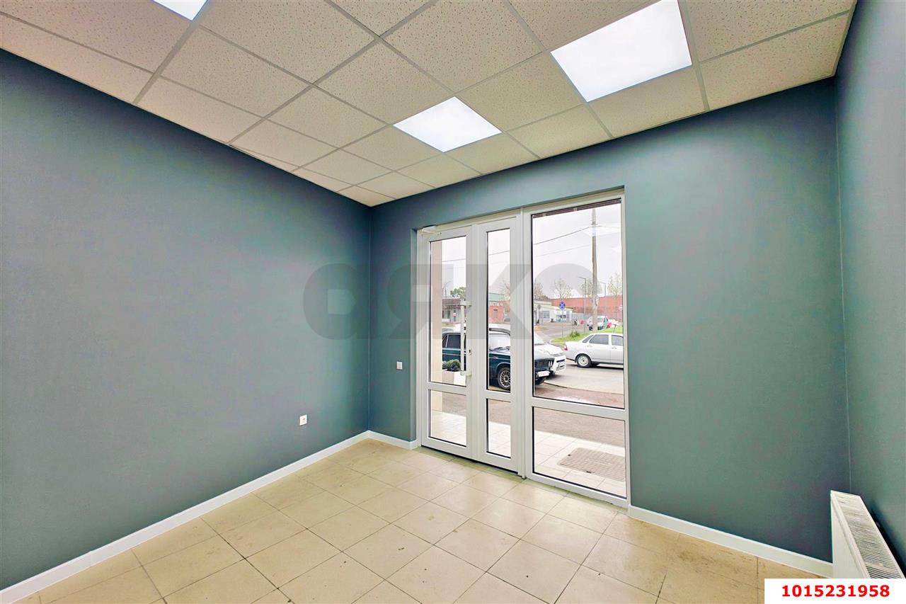 Фото №11: Торговое помещение 55 м² - Краснодар, Школьный, ул. Восточно-Кругликовская, 25/1