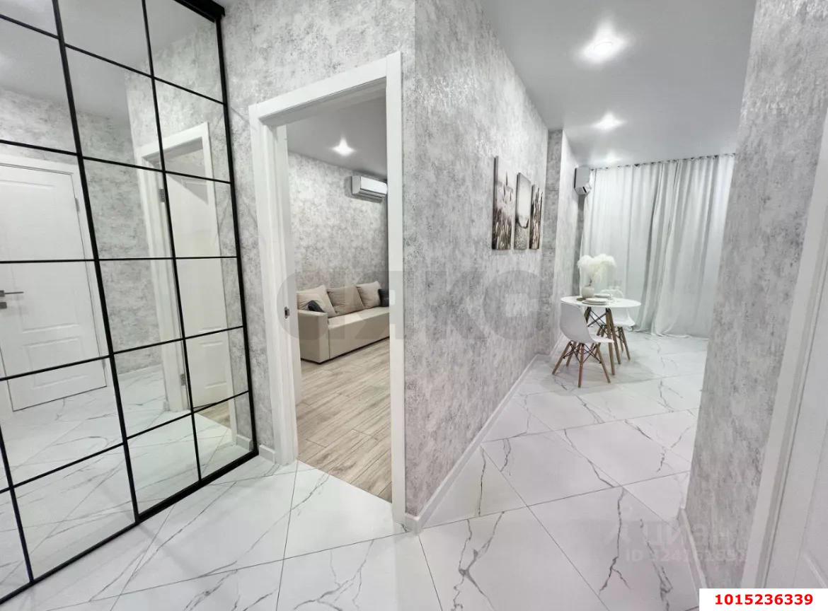 Фото №1: 1-комнатная квартира 39 м² - Краснодар, жилой комплекс Самолёт, ул. Западный Обход, 39/2к1