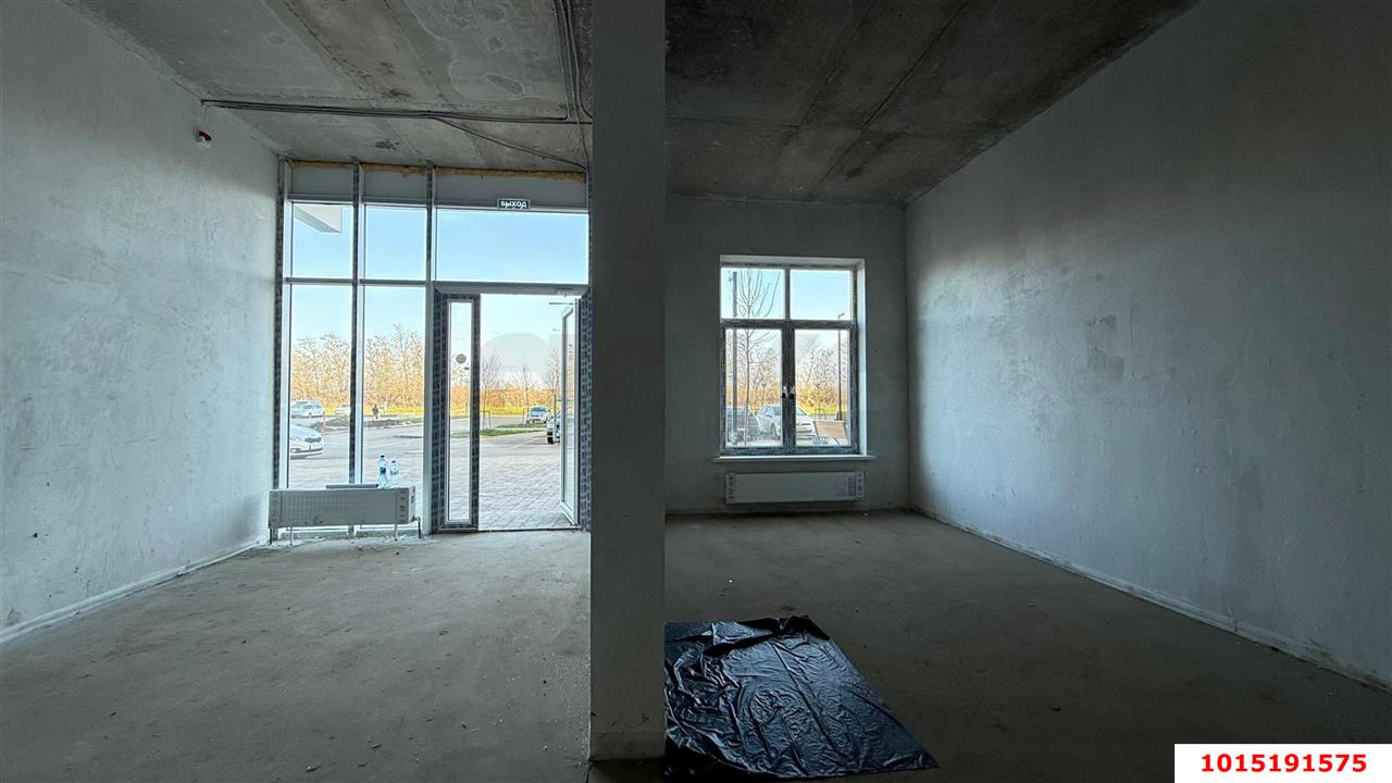 Фото №2: Торговое помещение 42 м² - Краснодар, жилой комплекс Дыхание, ул. Лётчика Позднякова, 2к25
