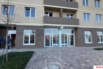 Фото №1: Торговое помещение 42 м² - Краснодар, мкр. жилой комплекс Дыхание, ул. Лётчика Позднякова, 2к25