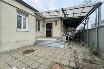 Фото №1: 2-комнатная квартира 49 м² - Краснодар, мкр. Центральный, ул. имени Максима Горького, 79