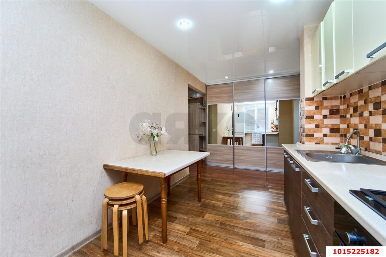 Фото №8: 4-комнатная квартира 90 м² - Краснодар, Западный внутригородской округ, мкр. Юбилейный, ул. 70-летия Октября, 34