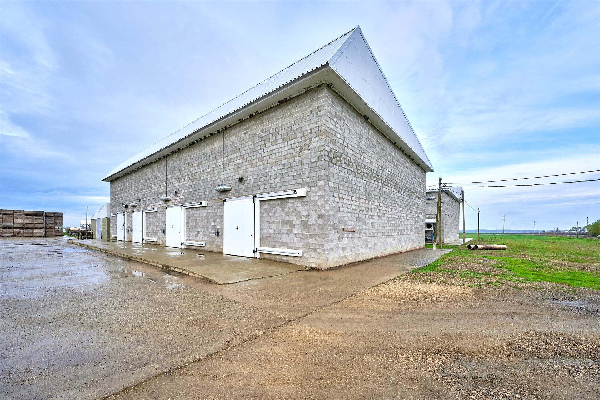 Фото №6: Коммерция 575 м² - Новодмитриевская, ул. Партизанская, 44