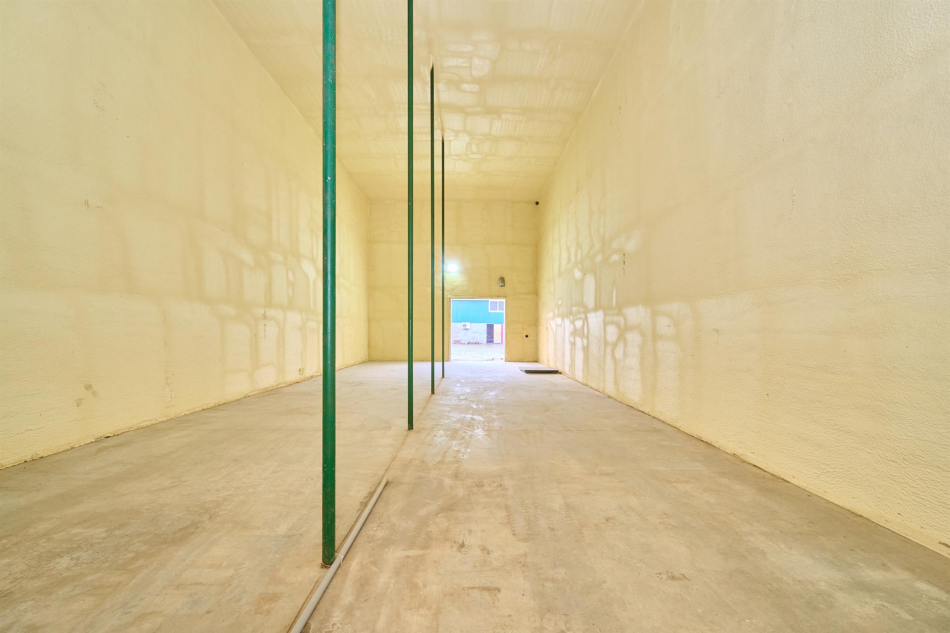 Фото №2: Коммерция 575 м² - Новодмитриевская, ул. Партизанская, 44