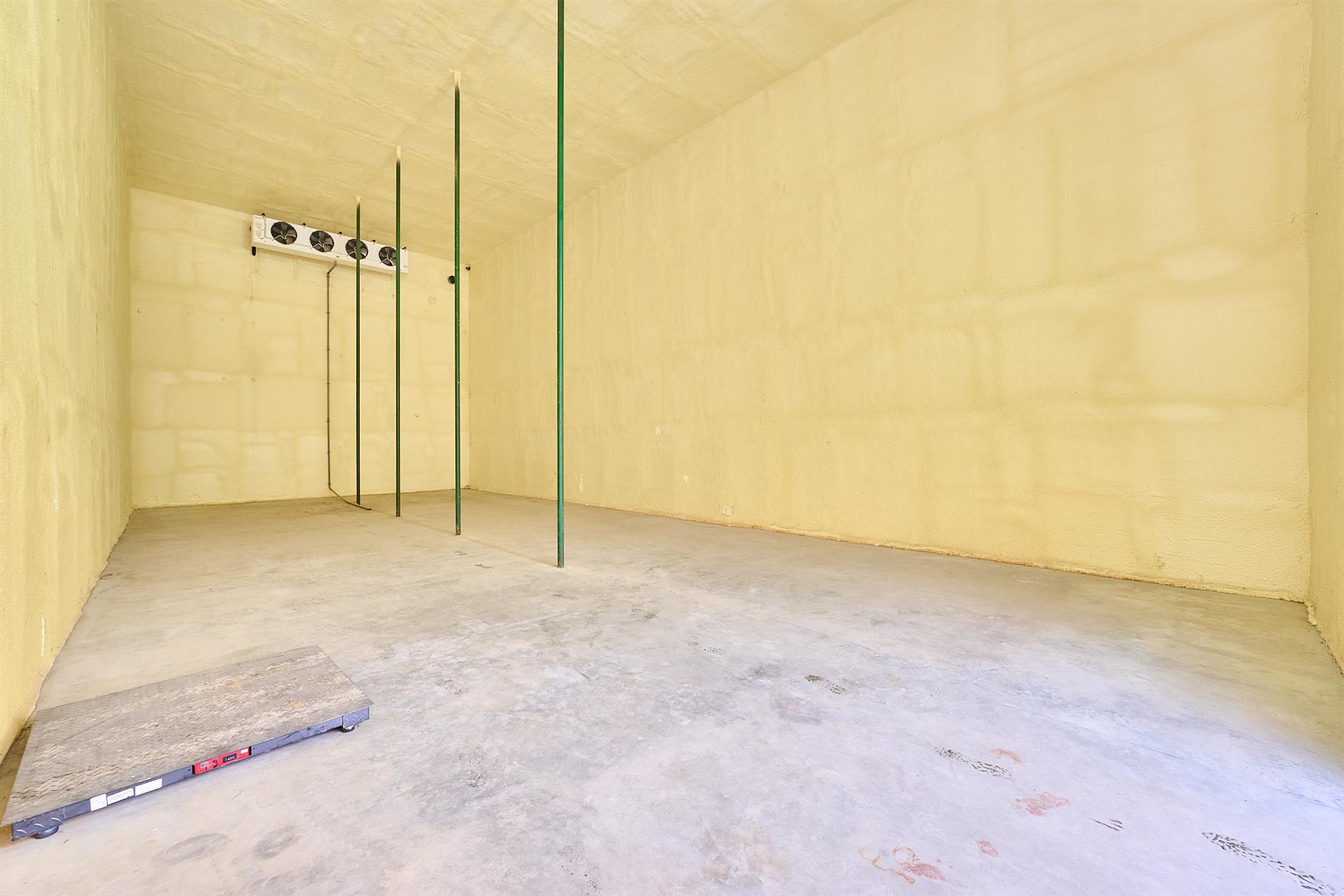 Фото №3: Коммерция 575 м² - Новодмитриевская, ул. Партизанская, 44