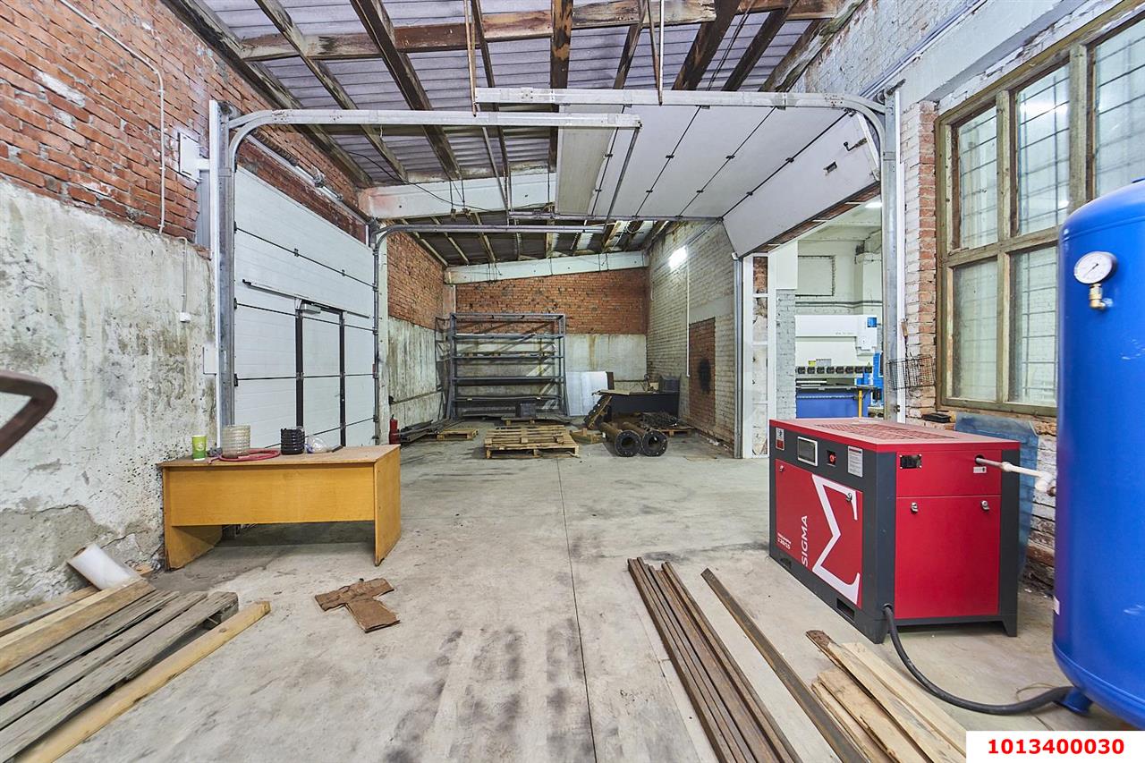 Фото №1: Производственное помещение 4360 м² - Азовская, ул. Ленина, 16