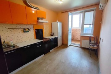 Фото №1: 1-комнатная квартира 38 м² - Краснодар, мкр. жилой комплекс Рассвет, ул. Гидростроителей, 63