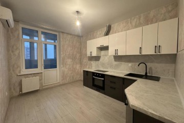 Фото №1: 1-комнатная квартира 42 м² - Краснодар, мкр. Губернский, ул. имени Героя Георгия Бочарникова, 12