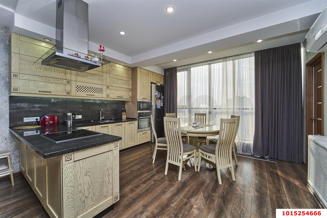 Фото №1: 2-комнатная квартира 106 м² - Краснодар, Центральный, ул. Будённого, 129