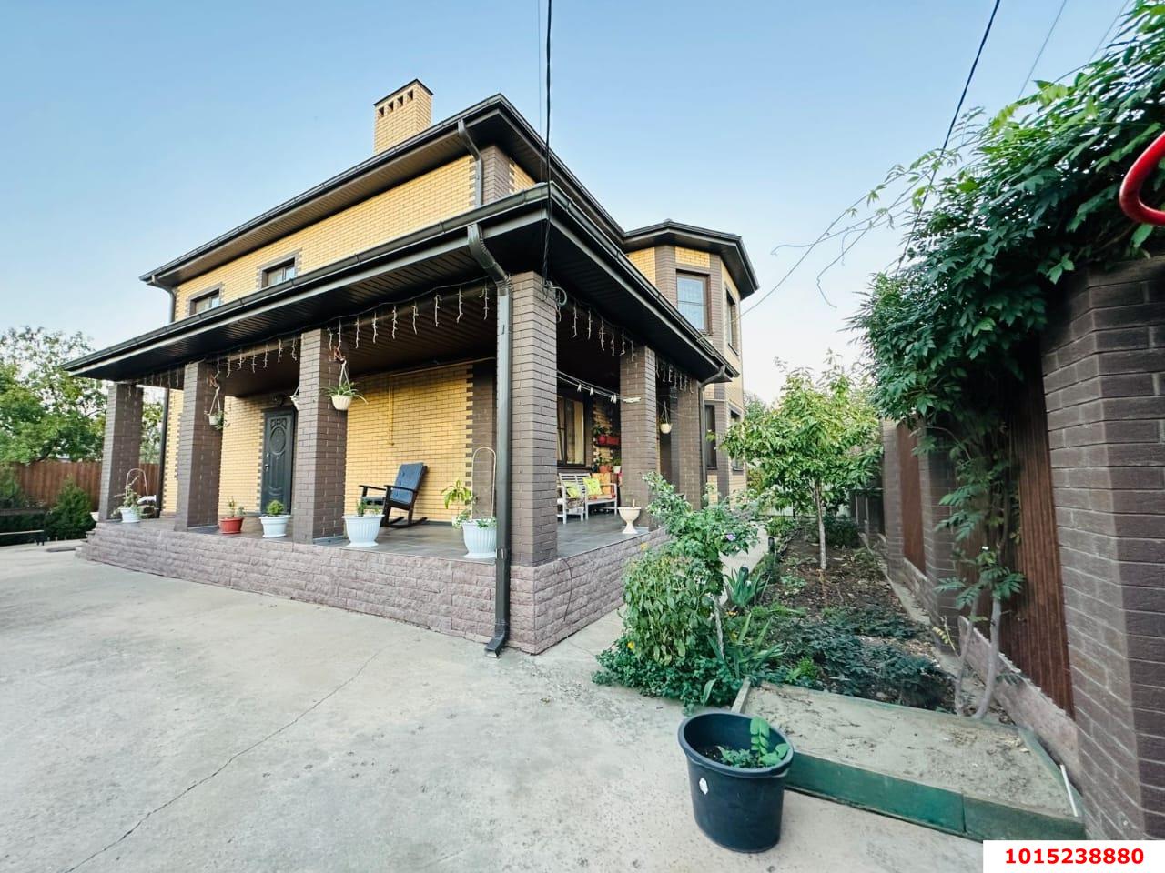 Фото №1: Дом 213 м² + 4 сот. - Любитель, Прикубанский внутригородской округ, ул. Железнодорожная, 176